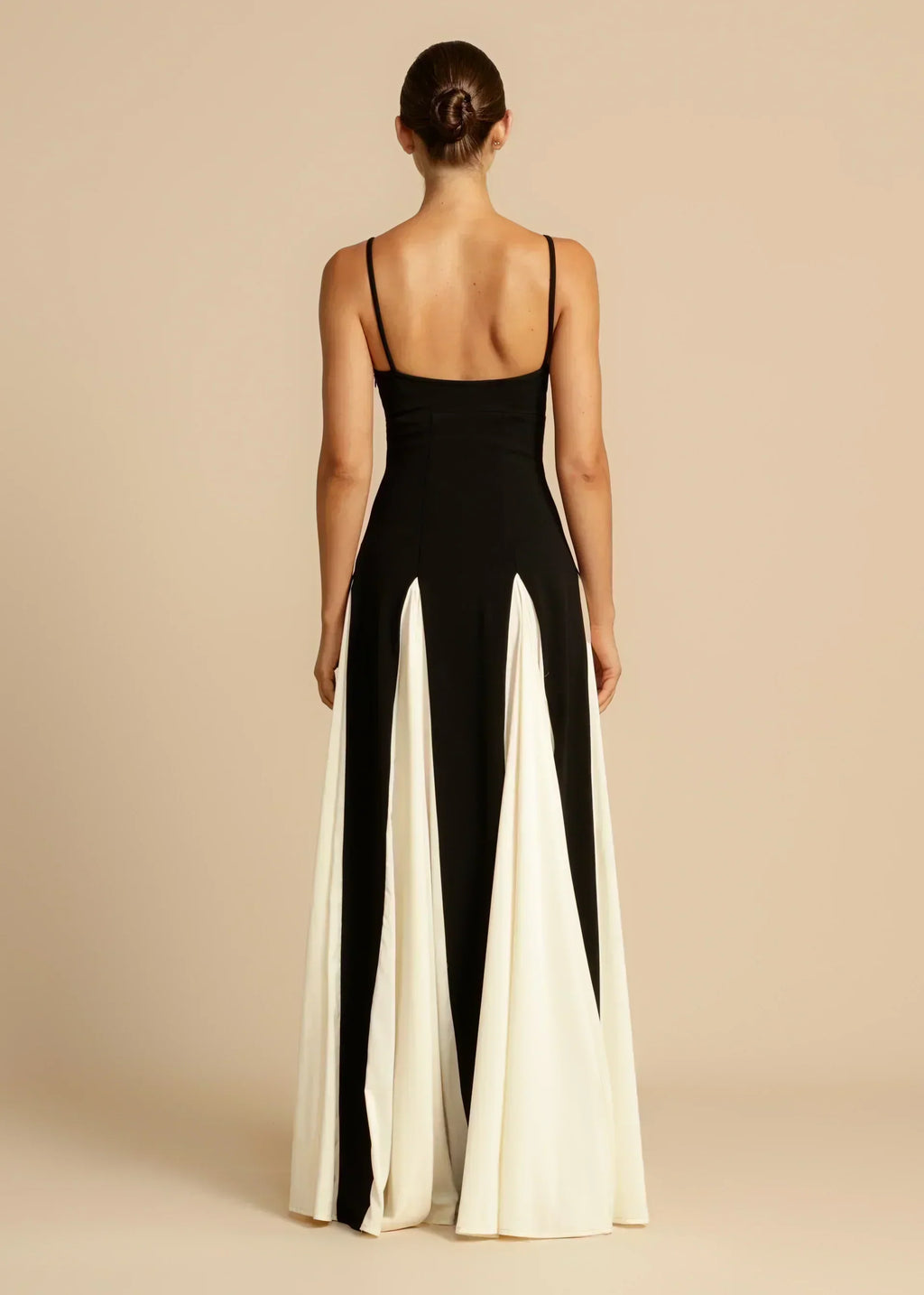 Oshrit™ | Elegante Vestido Maxi con Volantes en Contraste