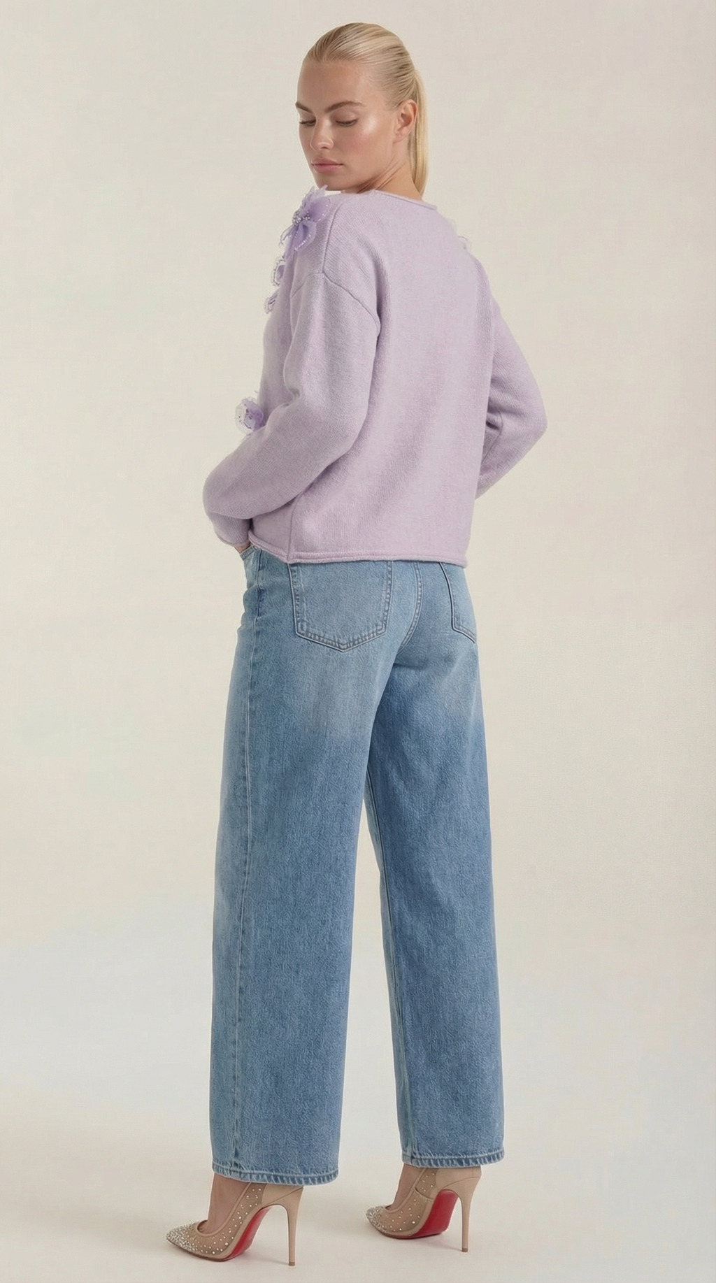 Suéter con diseño floral y escote redondo