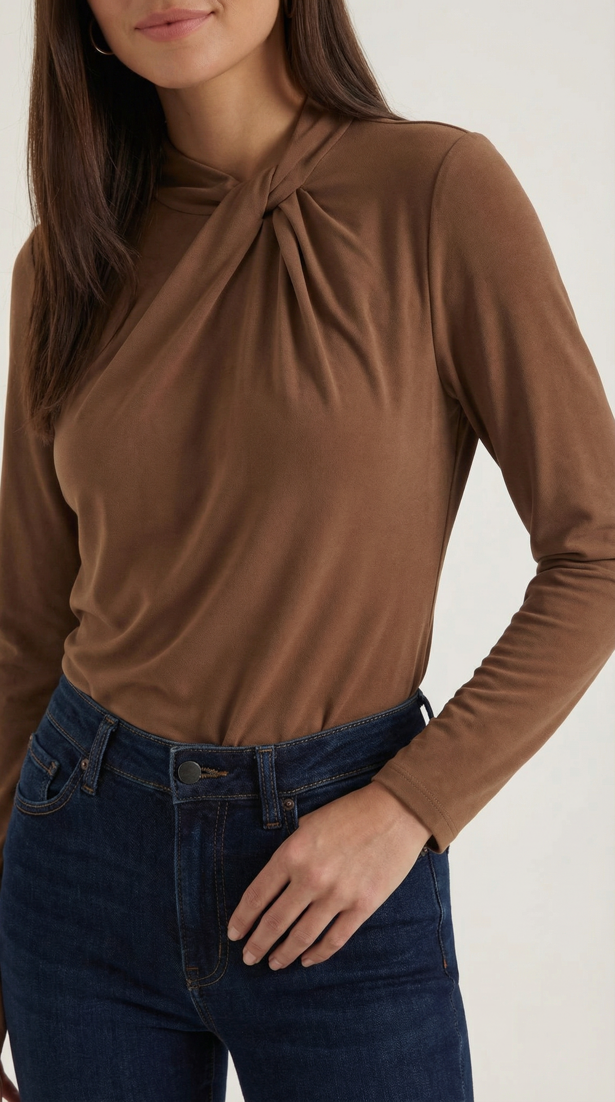 Blusa Jamie con cuello mock y lazo
