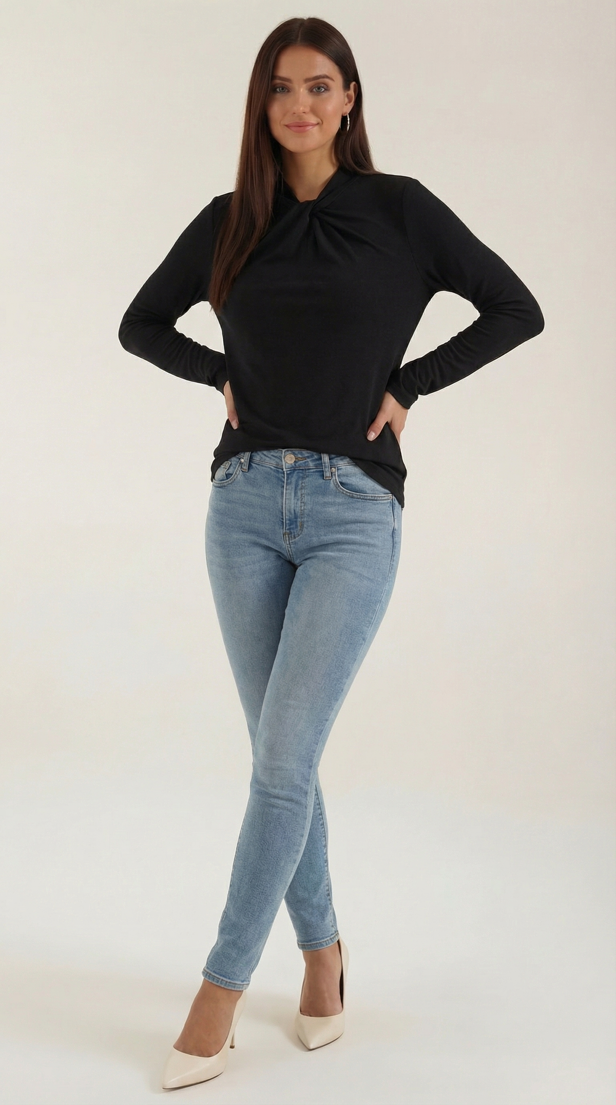 Blusa Jamie con cuello mock y lazo