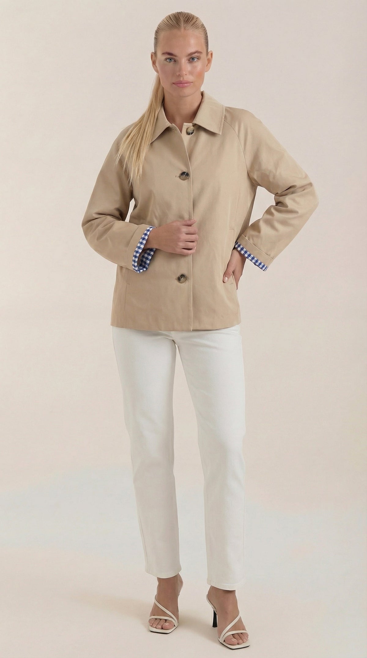 Trenchcoat Lindsay con forro a rayas elegante