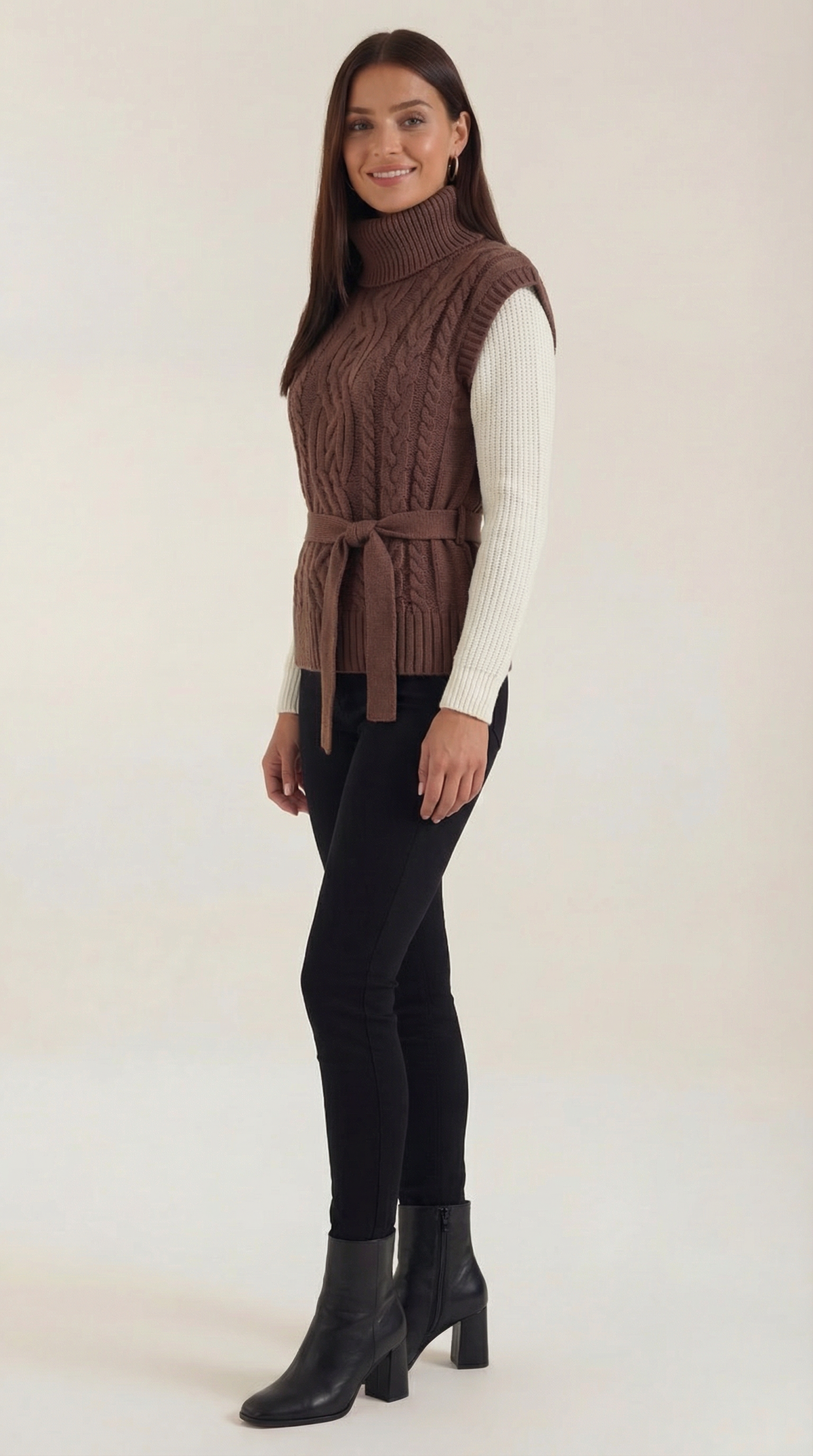 Chaleco de punto trenzado con cuello alto Wendy