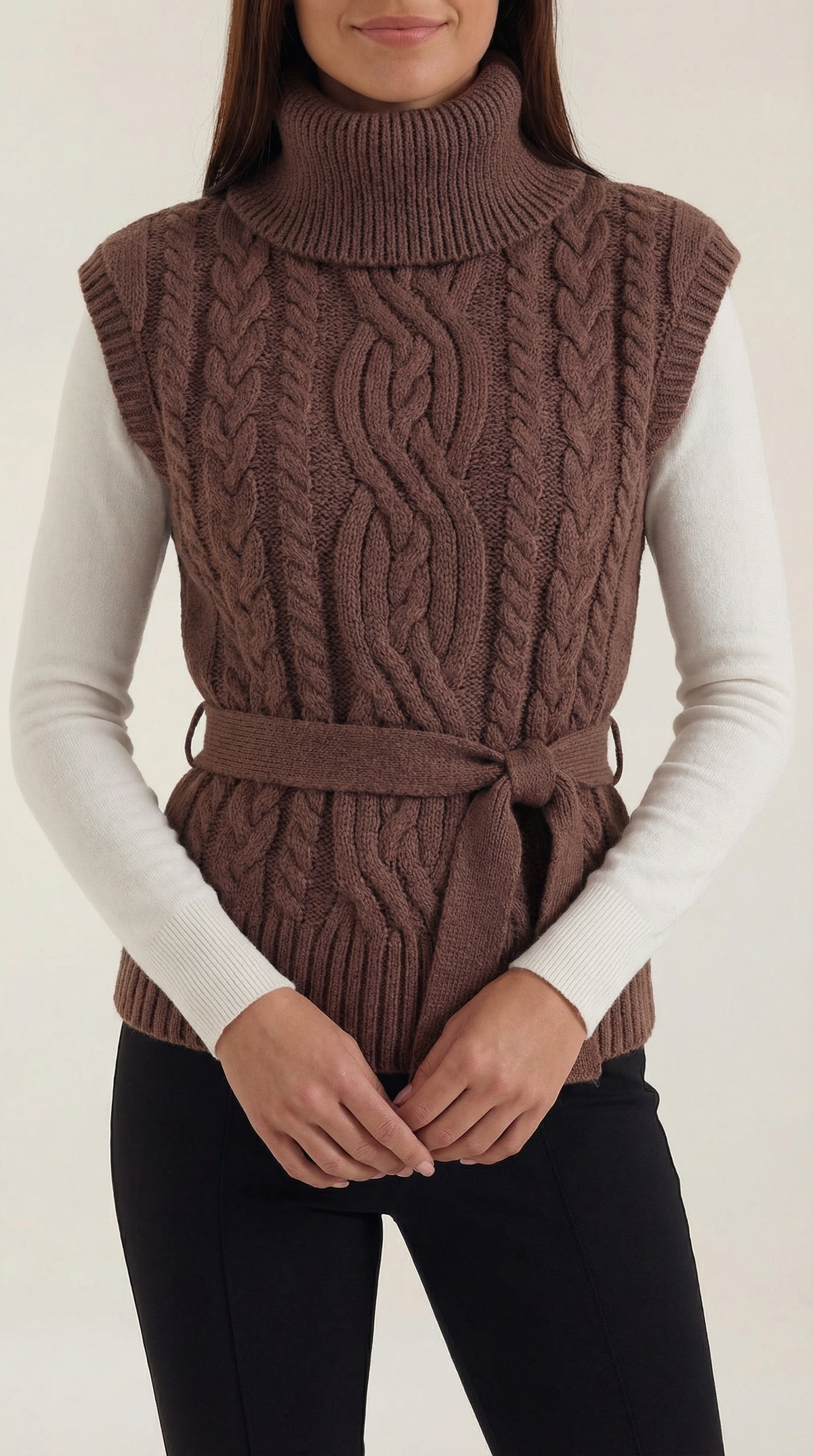 Chaleco de punto trenzado con cuello alto Wendy