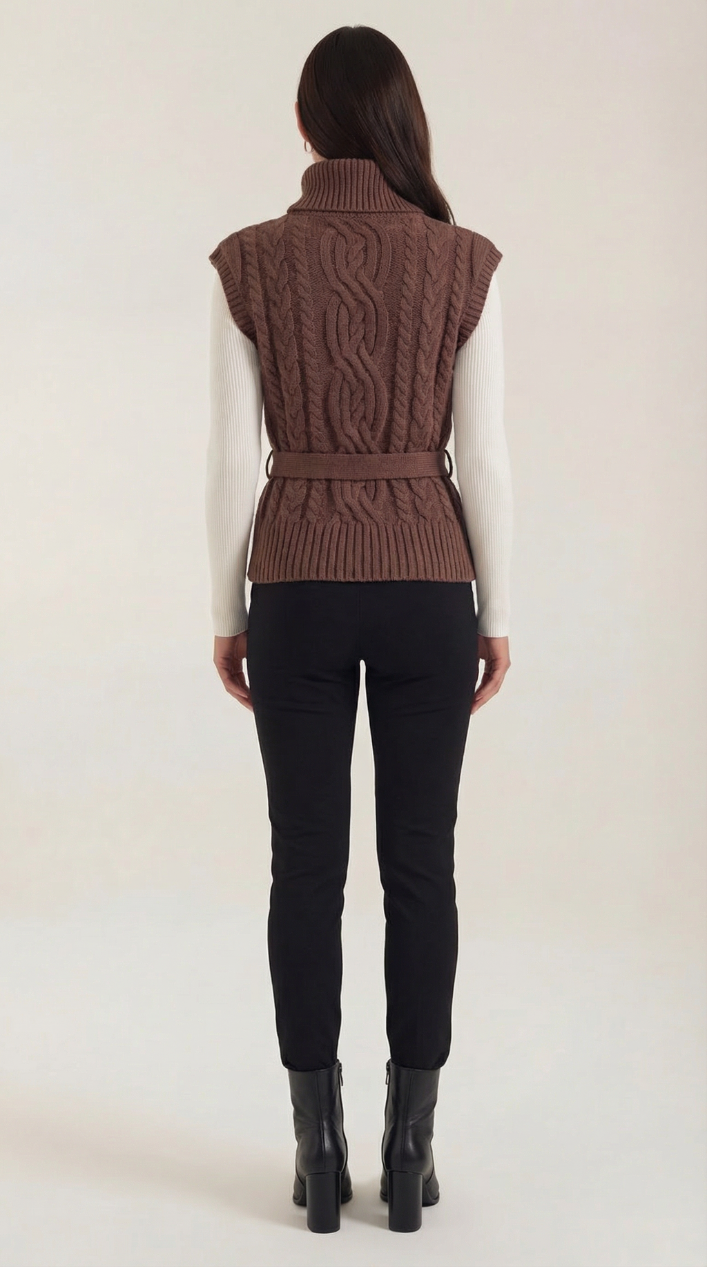 Chaleco de punto trenzado con cuello alto Wendy