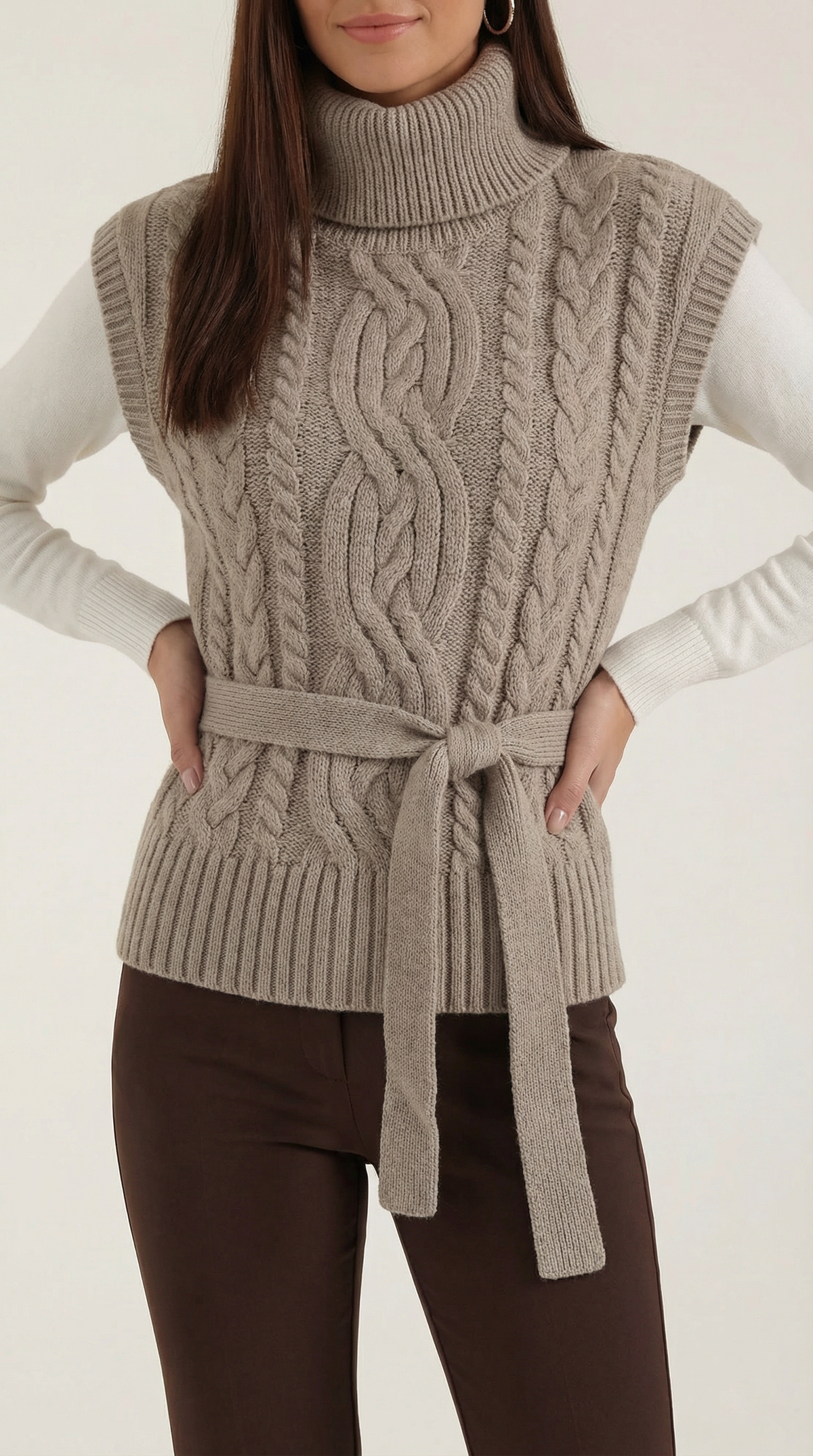 Chaleco de punto trenzado con cuello alto Wendy