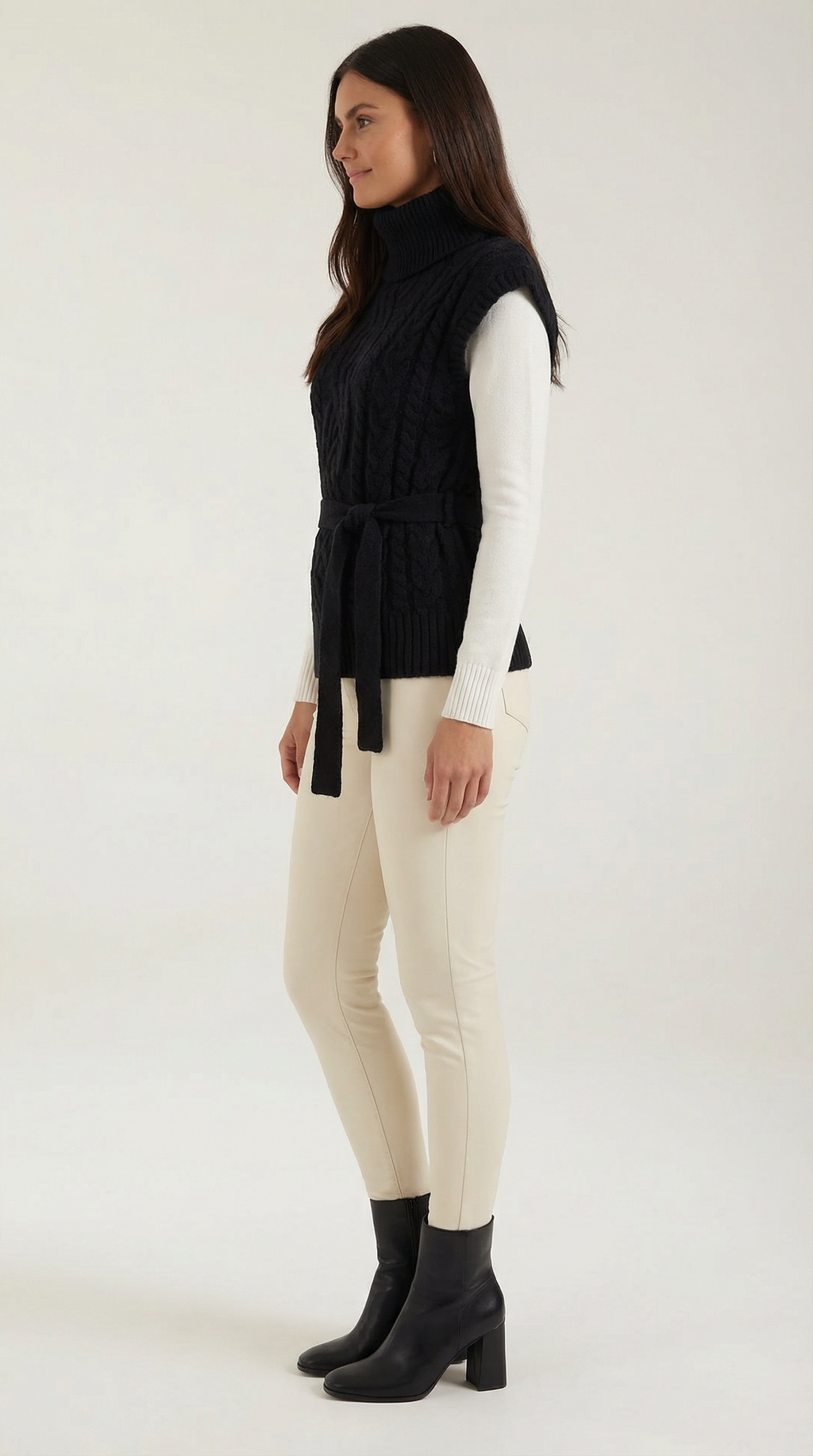 Chaleco de punto trenzado con cuello alto Wendy