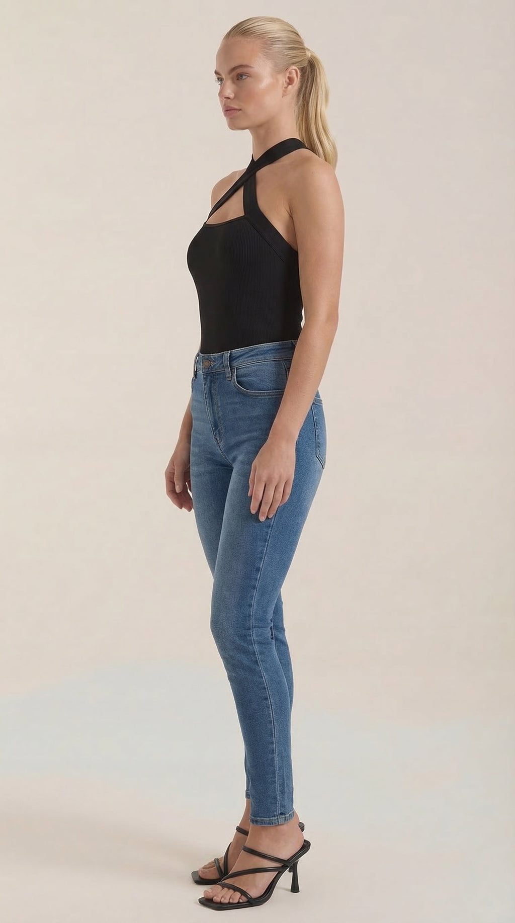 Top Halter Brianna con Tirantes en X