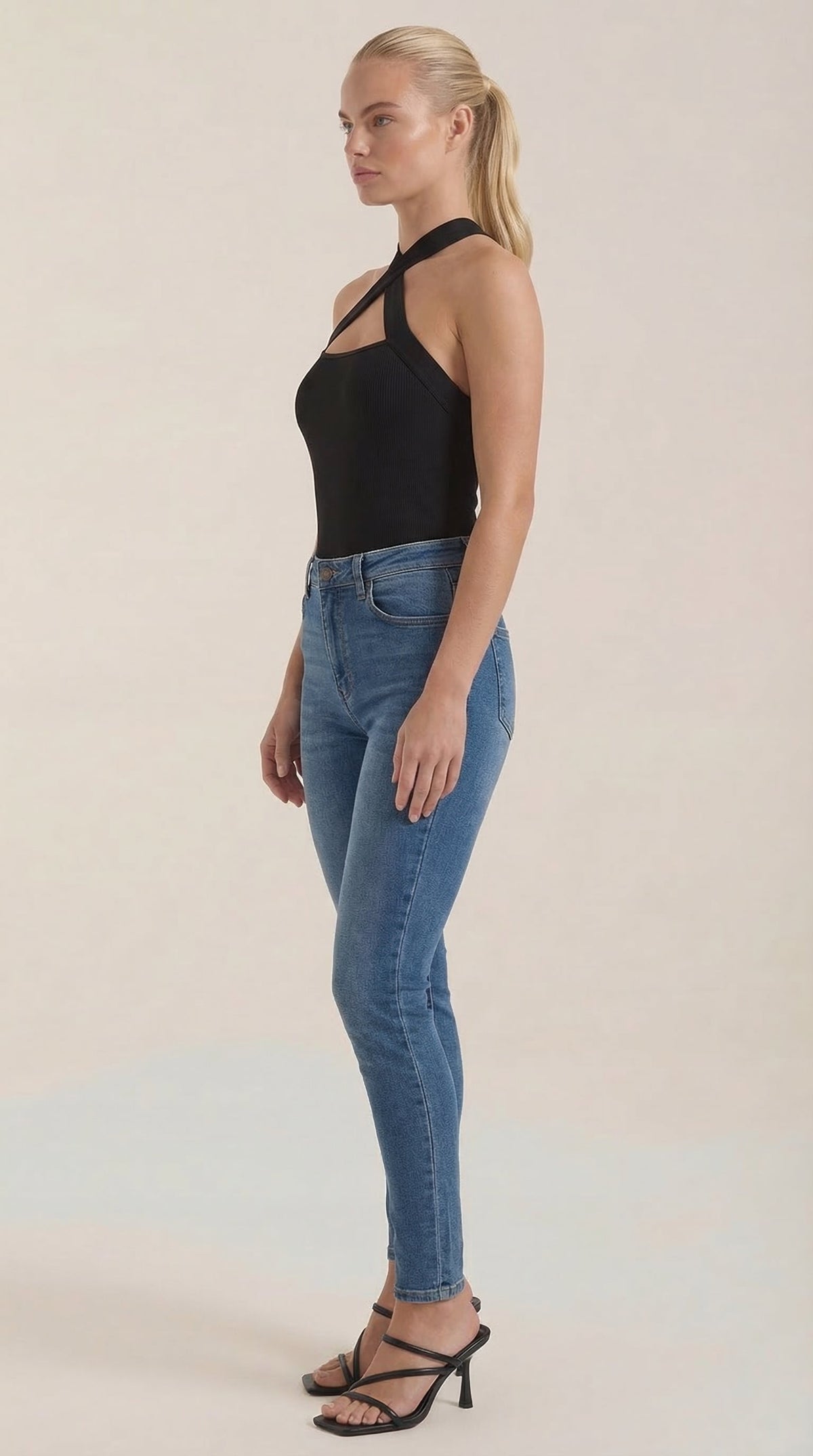 Top Halter Brianna con Tirantes en X