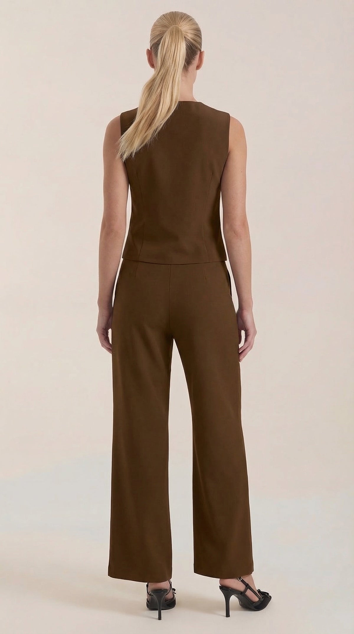 Conjunto de Chaleco y Pantalones en Color Jengibre