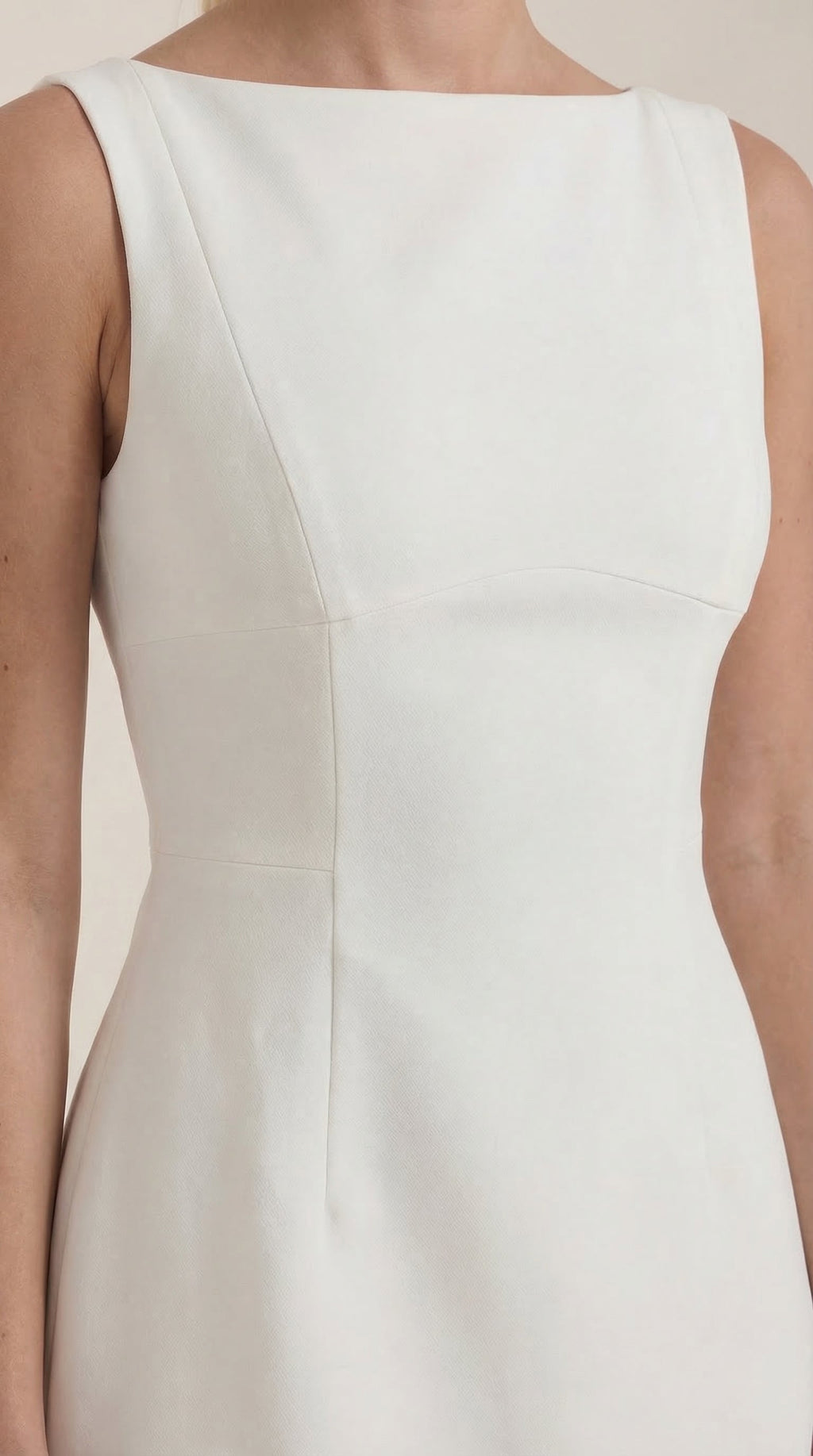 Vestido Corto Helga con Escote Barco