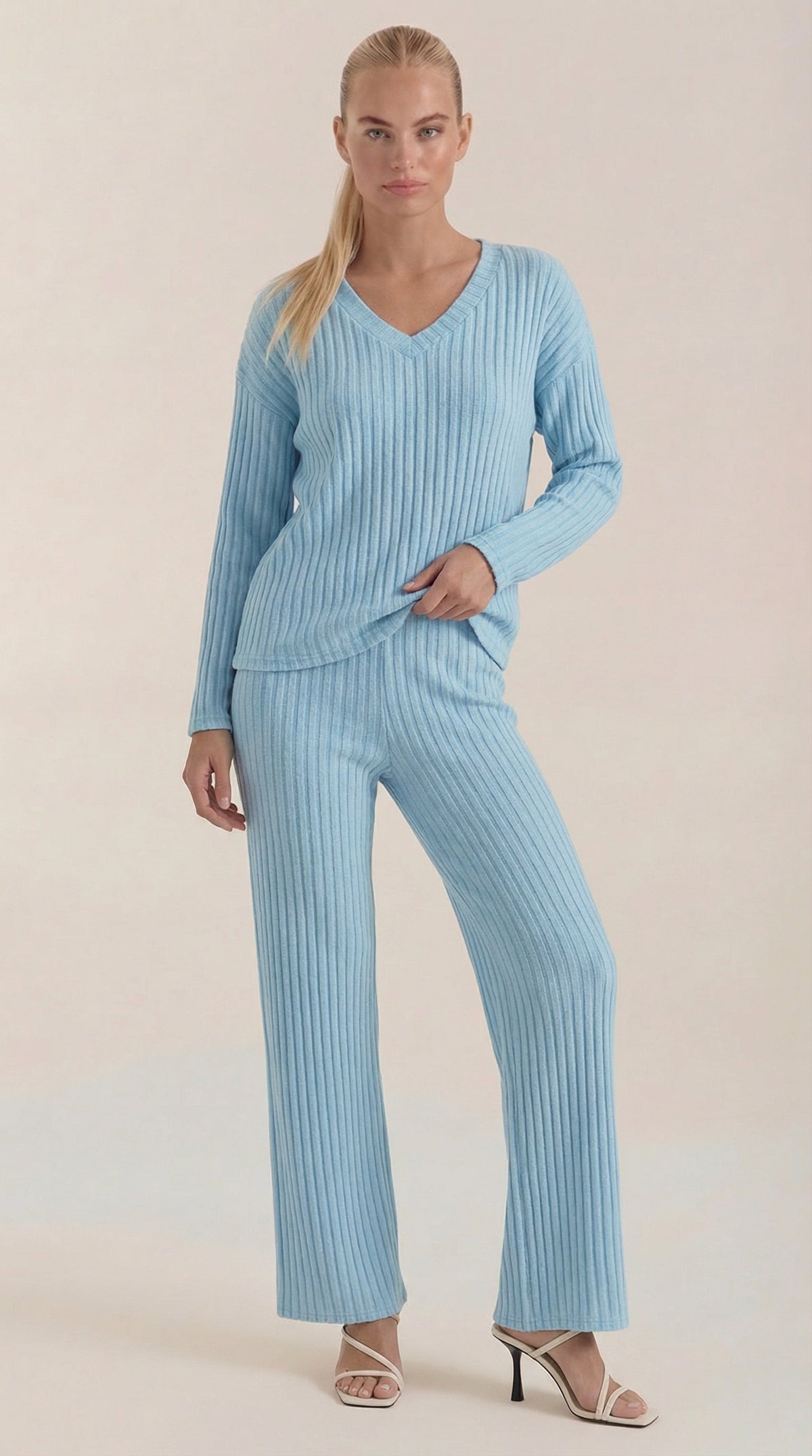 Conjunto de Punto Matilda con Escote en V
