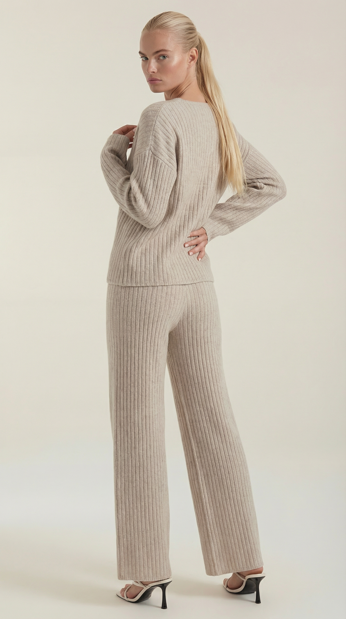 Conjunto de Punto Matilda con Escote en V