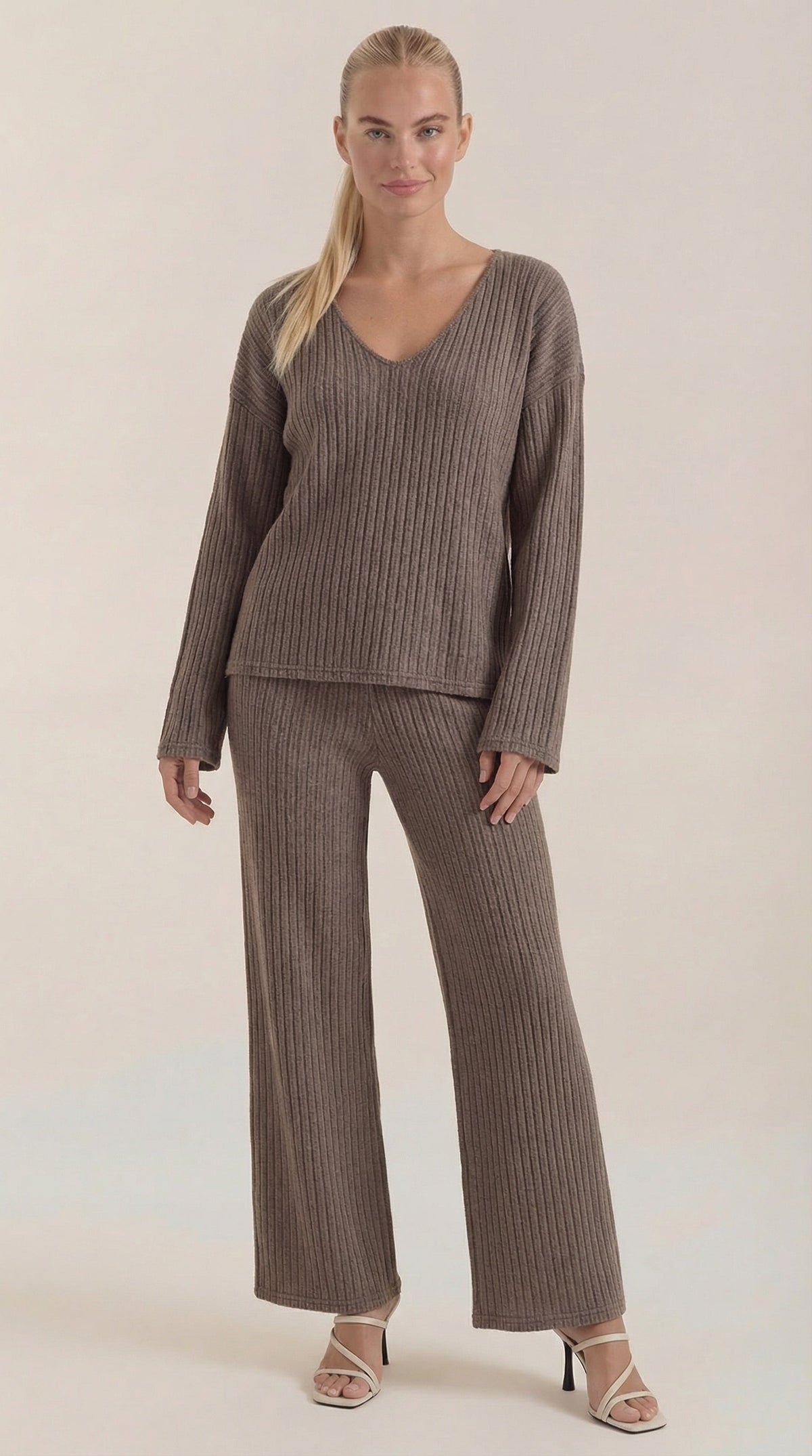 Conjunto de Punto Matilda con Escote en V