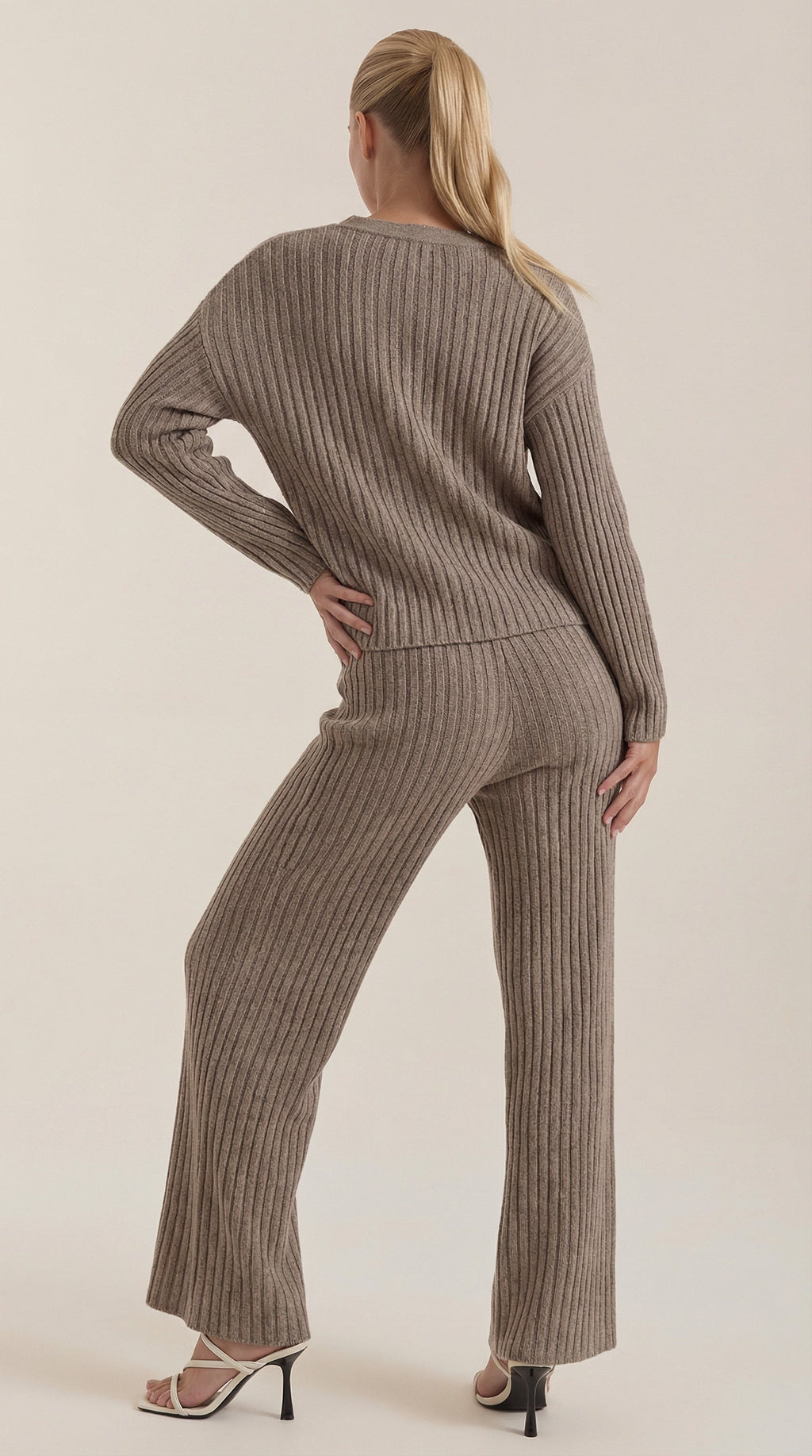Conjunto de Punto Matilda con Escote en V