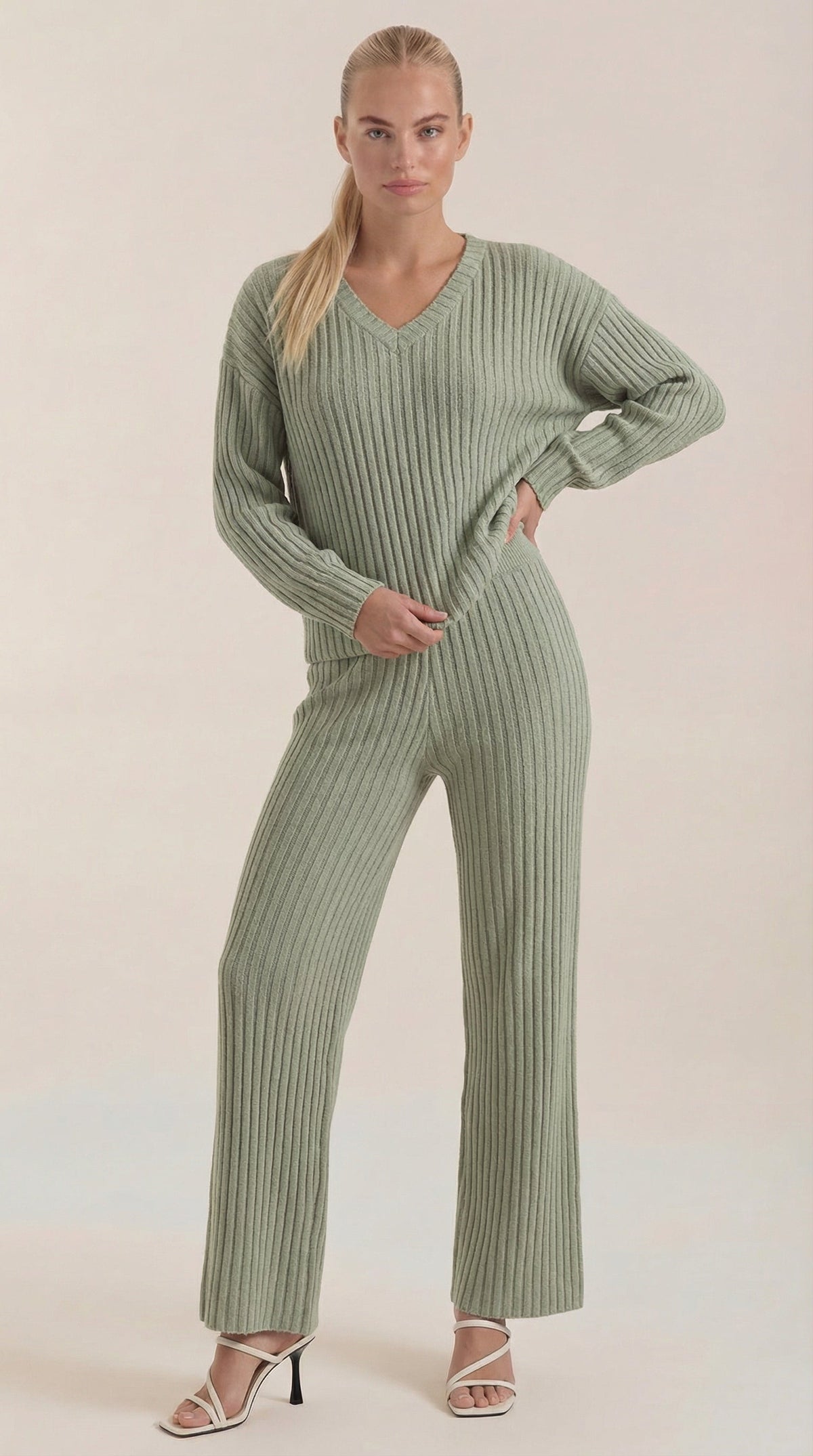 Conjunto de Punto Matilda con Escote en V