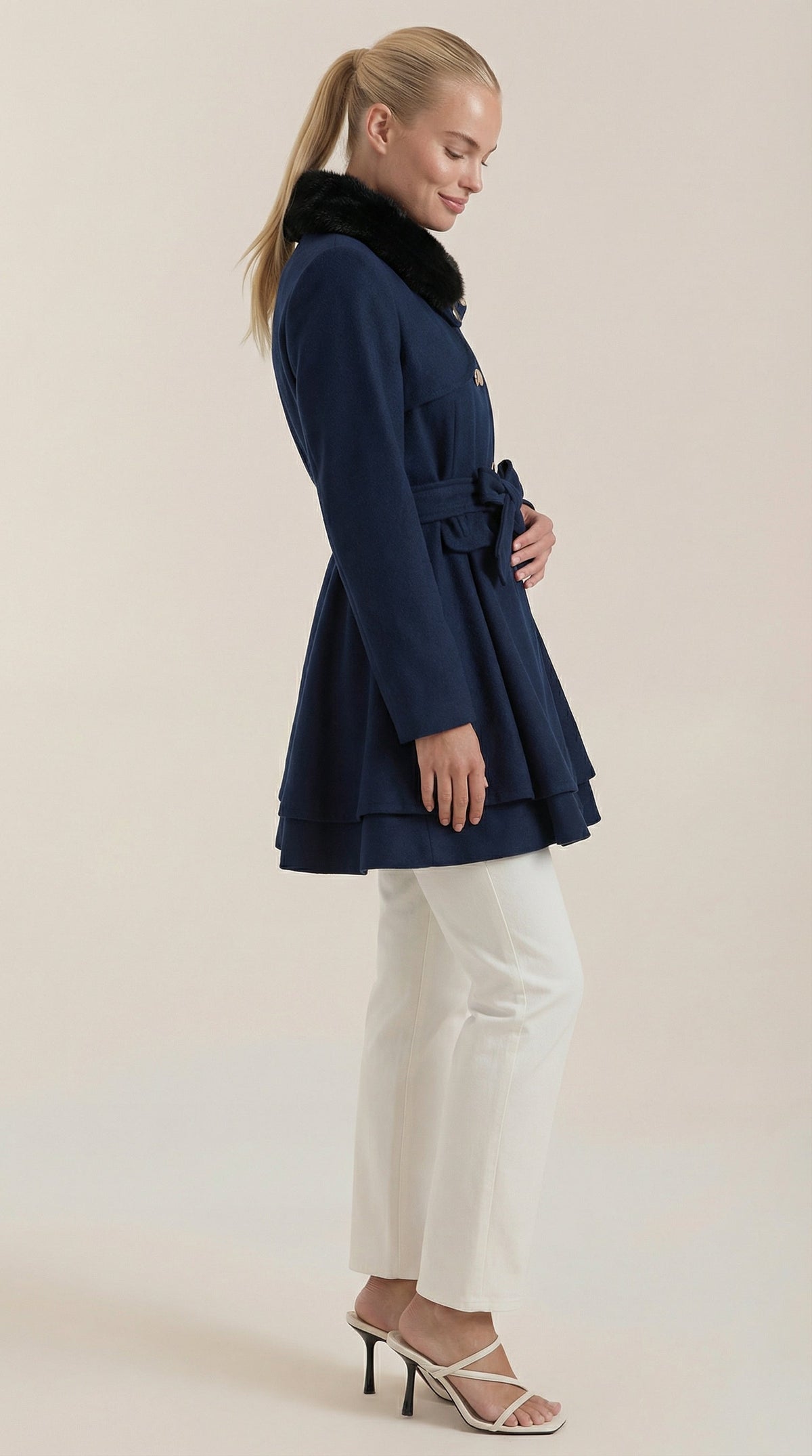 Abrigo A-Línea Myrtle con Corte Fit-and-Flare