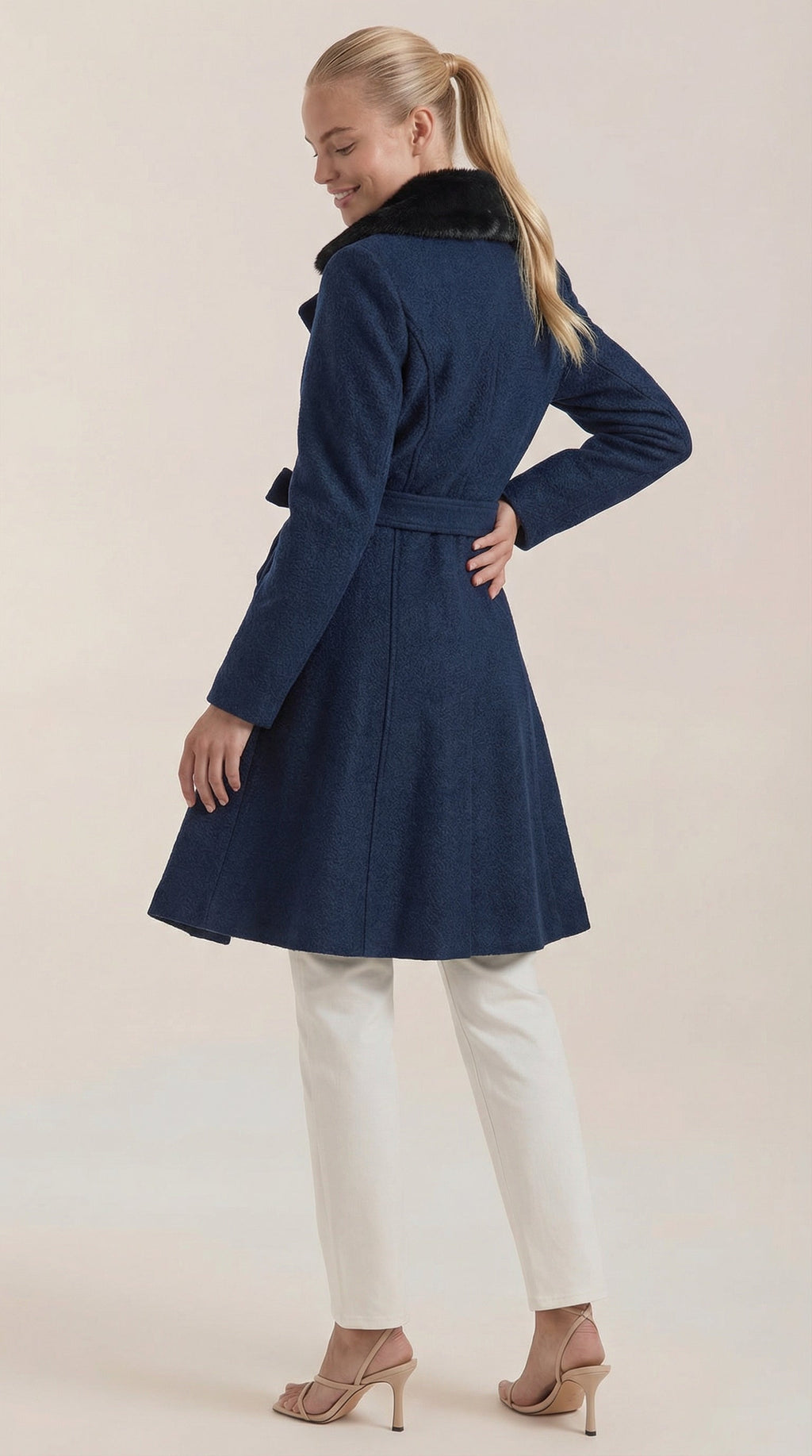 Abrigo A-Línea Myrtle con Corte Fit-and-Flare