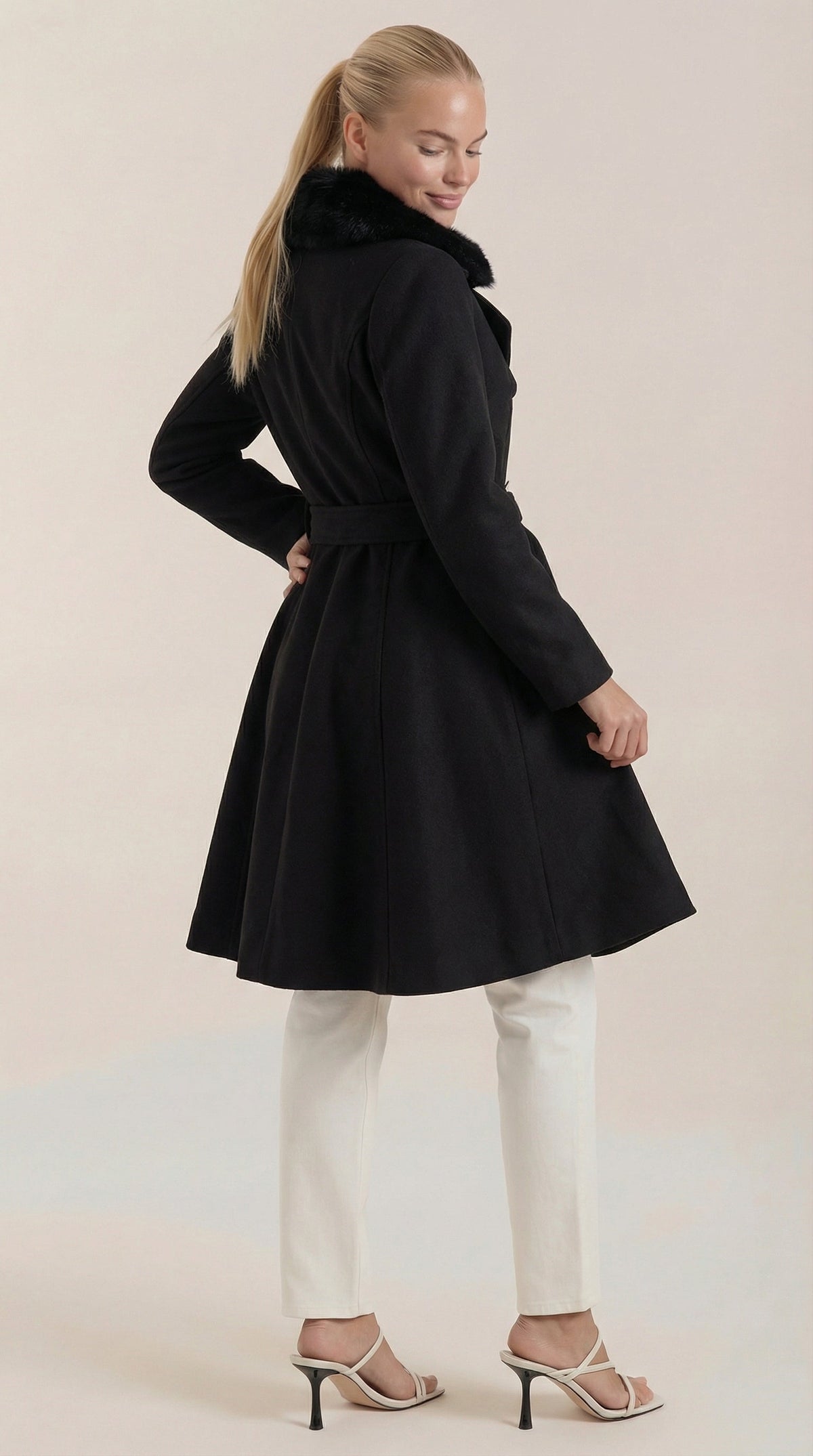 Abrigo A-Línea Myrtle con Corte Fit-and-Flare